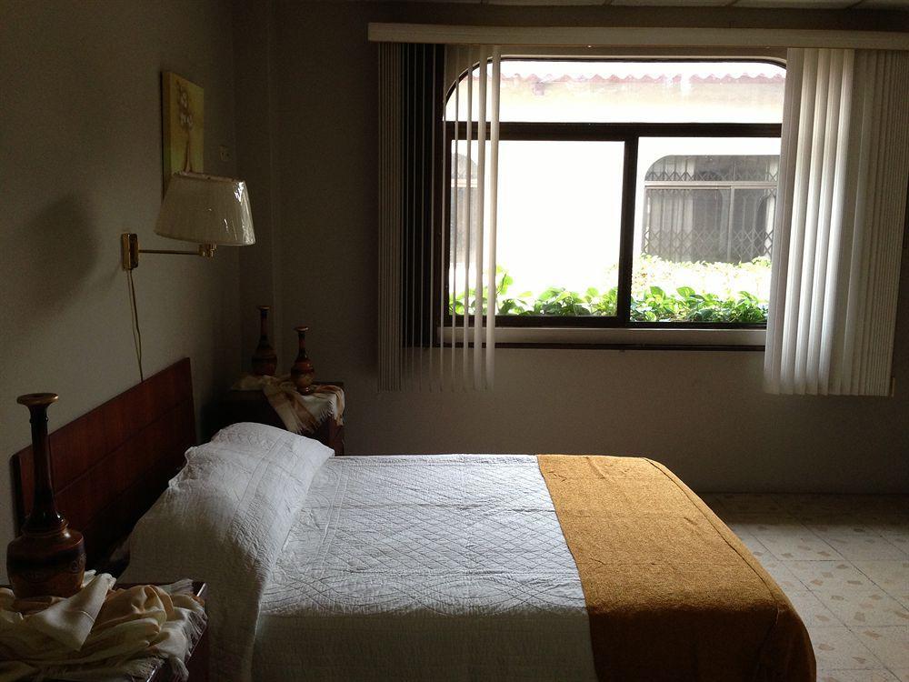 El Patio Suites II Guayaquil Bagian luar foto